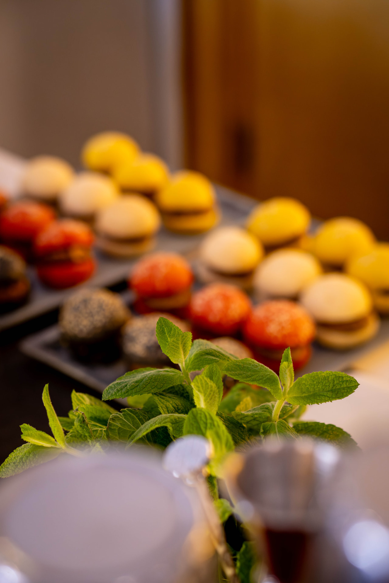 Panini gourmet e dolci sul buffet